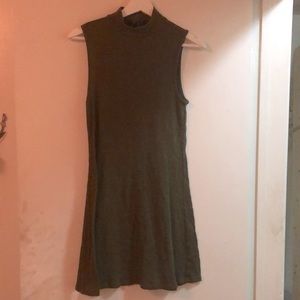 NWOT Mockneck sleeveless forest green dress